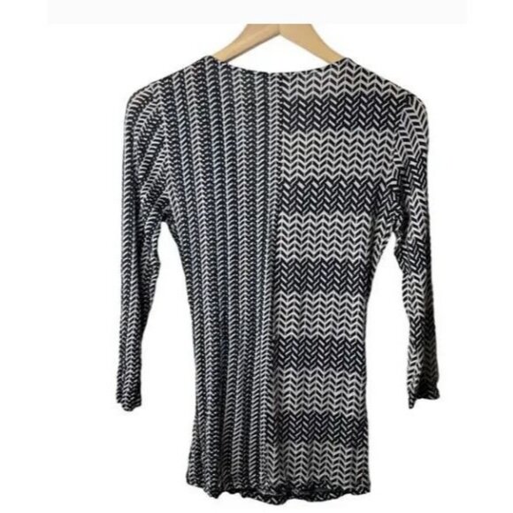 MaxMara Black & White Chevron Pattern Wrap Top Size Small - Picture 2 of 5